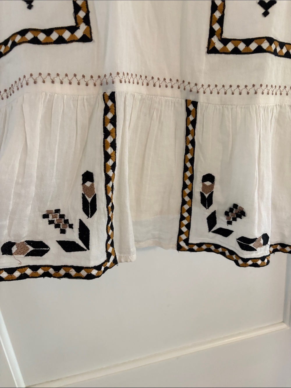 Cost Plus World Market White Sleeveless Embroidered Tank with Black and Tan Trim - Picture 4 of 5